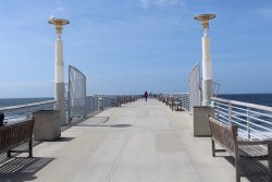 2021.3.25_Hermosa.Beach.Pier_Entrance.1 copy.jpg