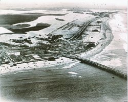 Newport.Pier_1920s_1.JPG