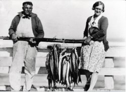 Newport.Pier_1930s_1.JPG