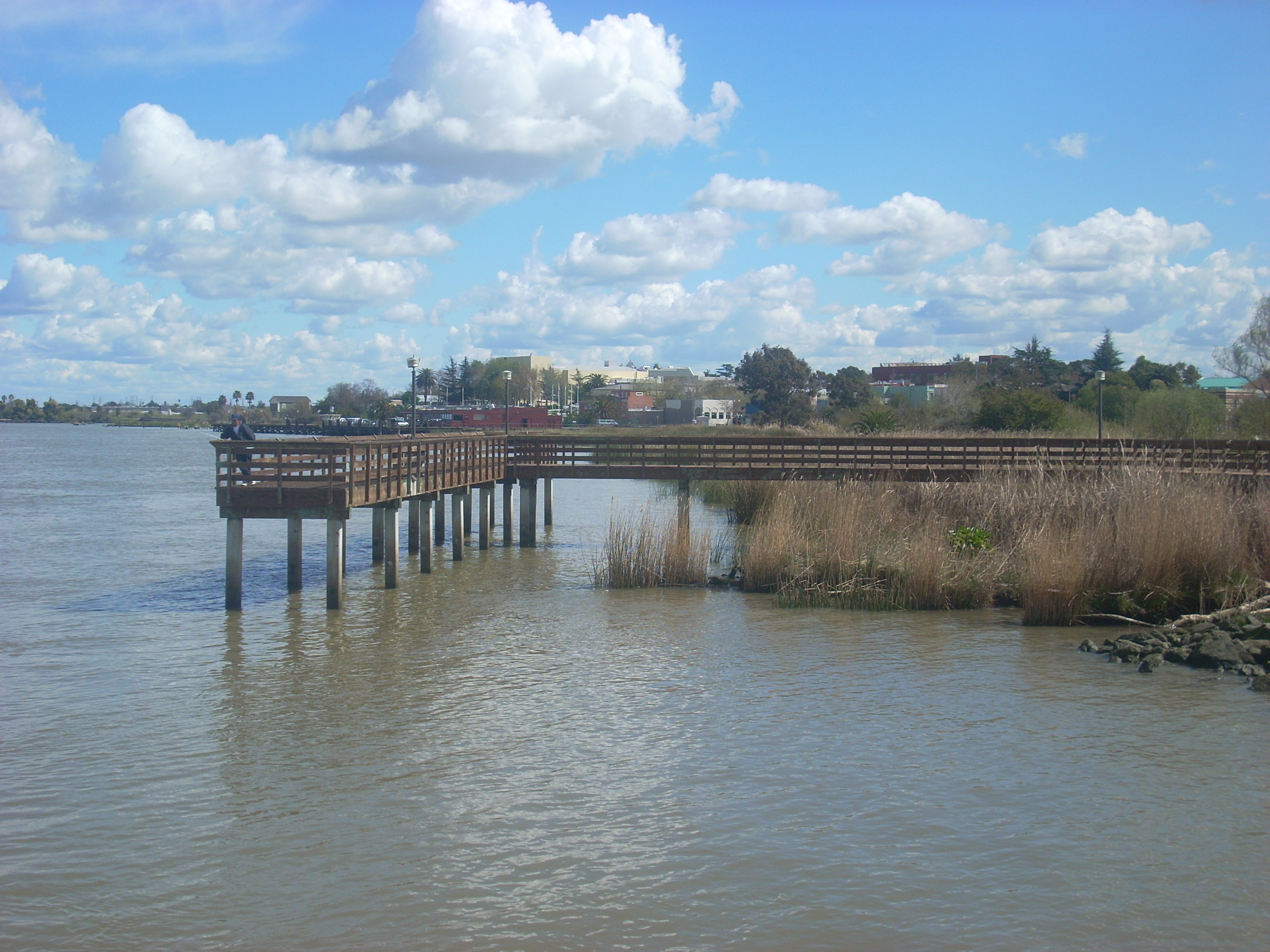 https://www.pierfishing.com/wp-content/uploads/2017/12/Antioch_Marina_2009_Pier4.jpg